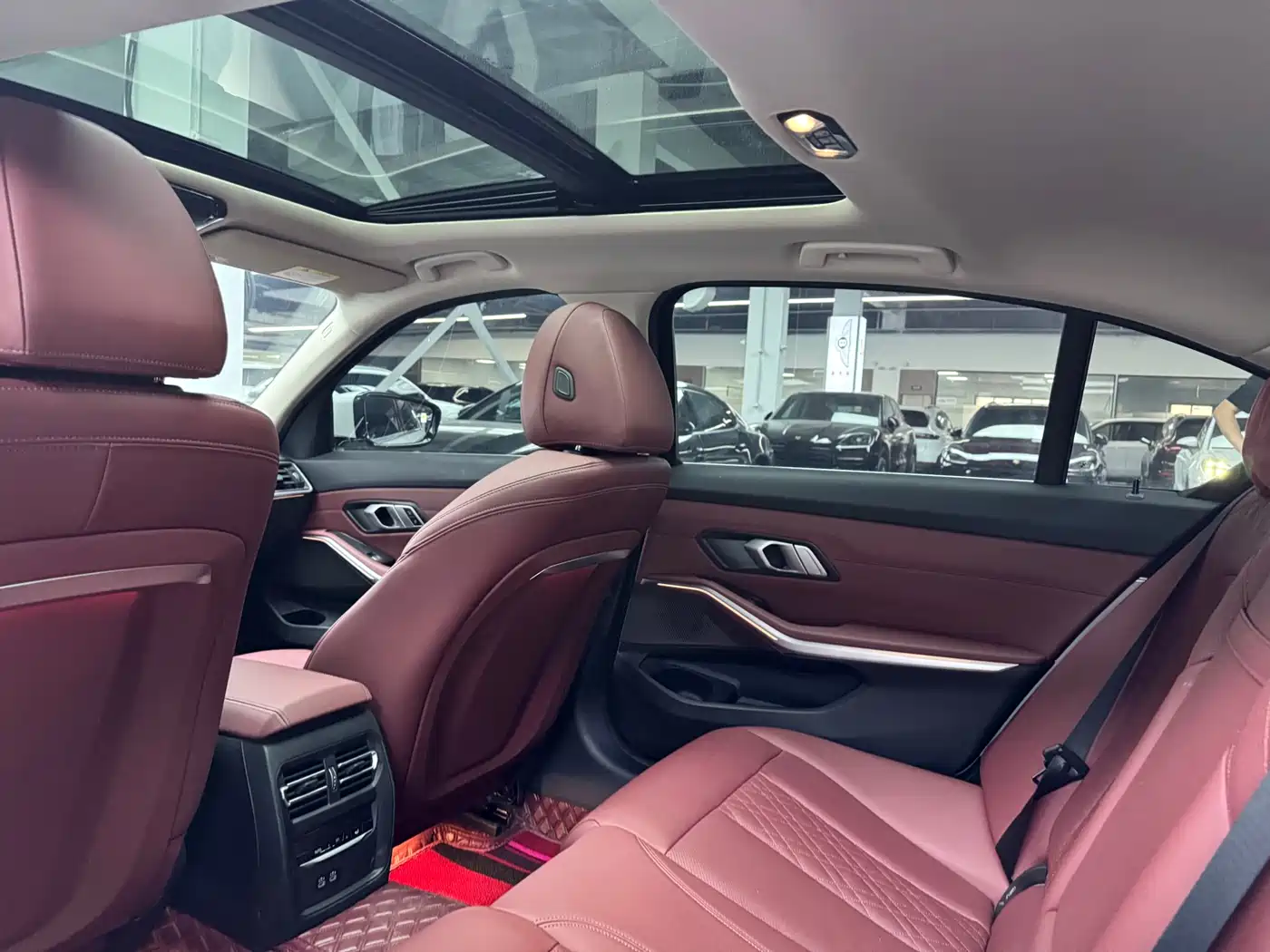 BMW 3 Series 2023 325Li M Sport Package фото 9