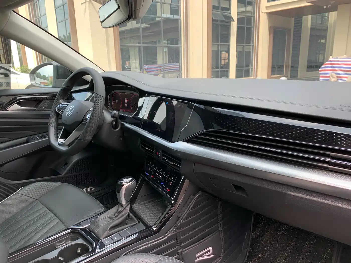 Volkswagen Passat 2023 330TSI Starlight Luxury Edition фото 30