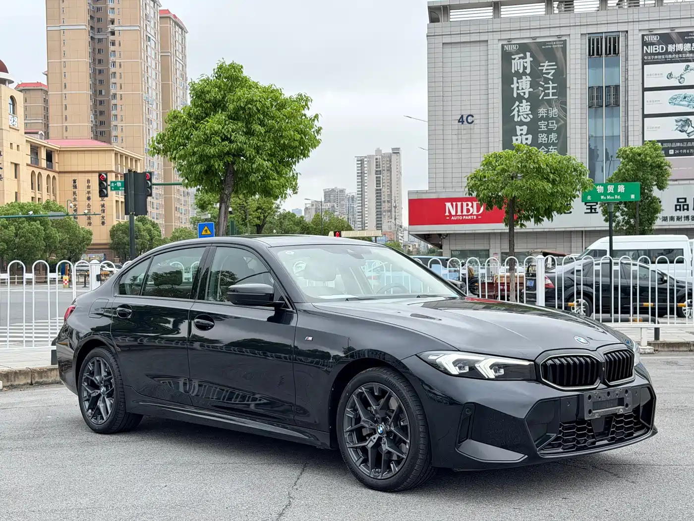 BMW 3 Series 2025 330Li M Sport Night Edition фото 3