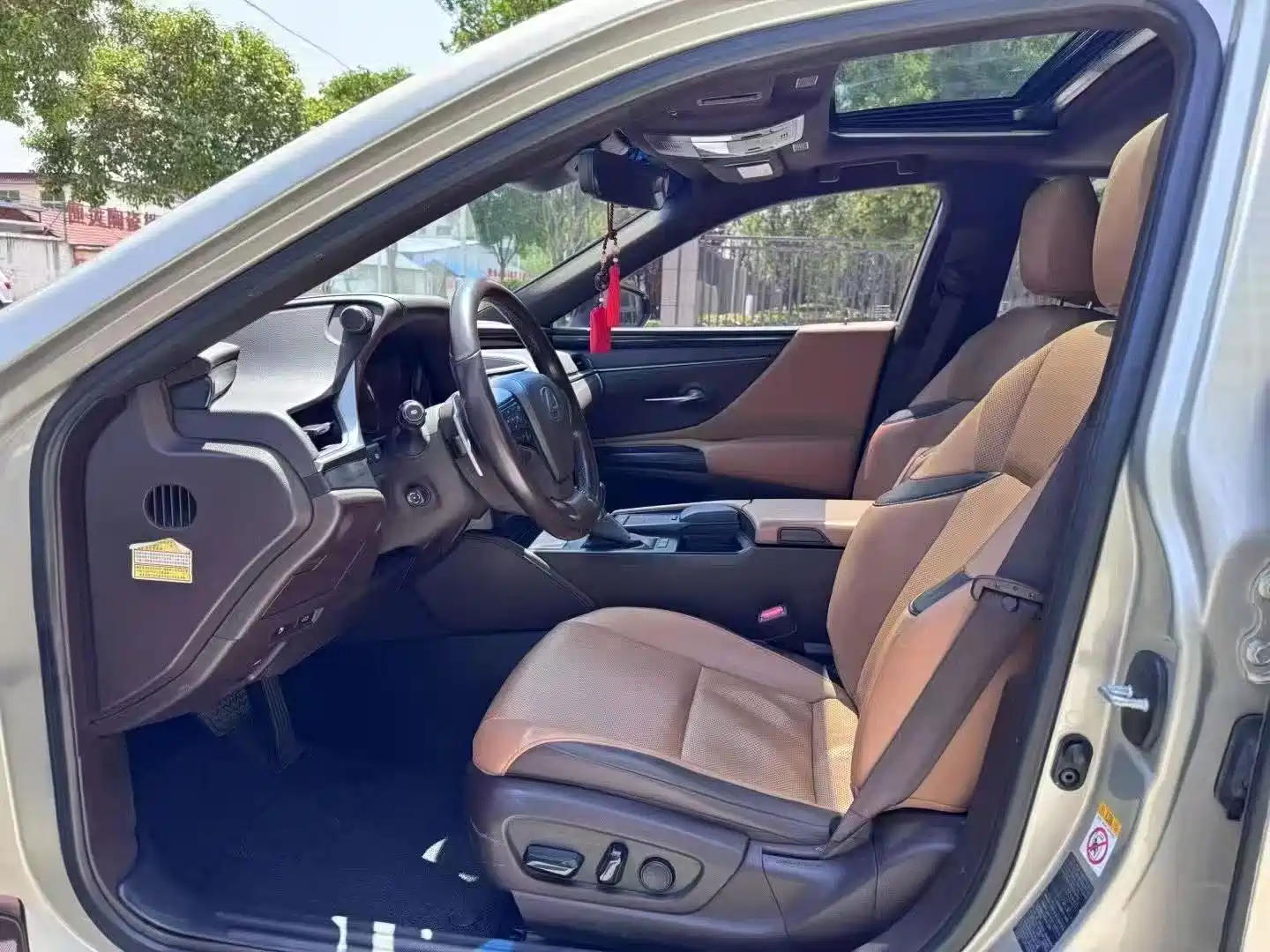 Фото 4 - Lexus ES