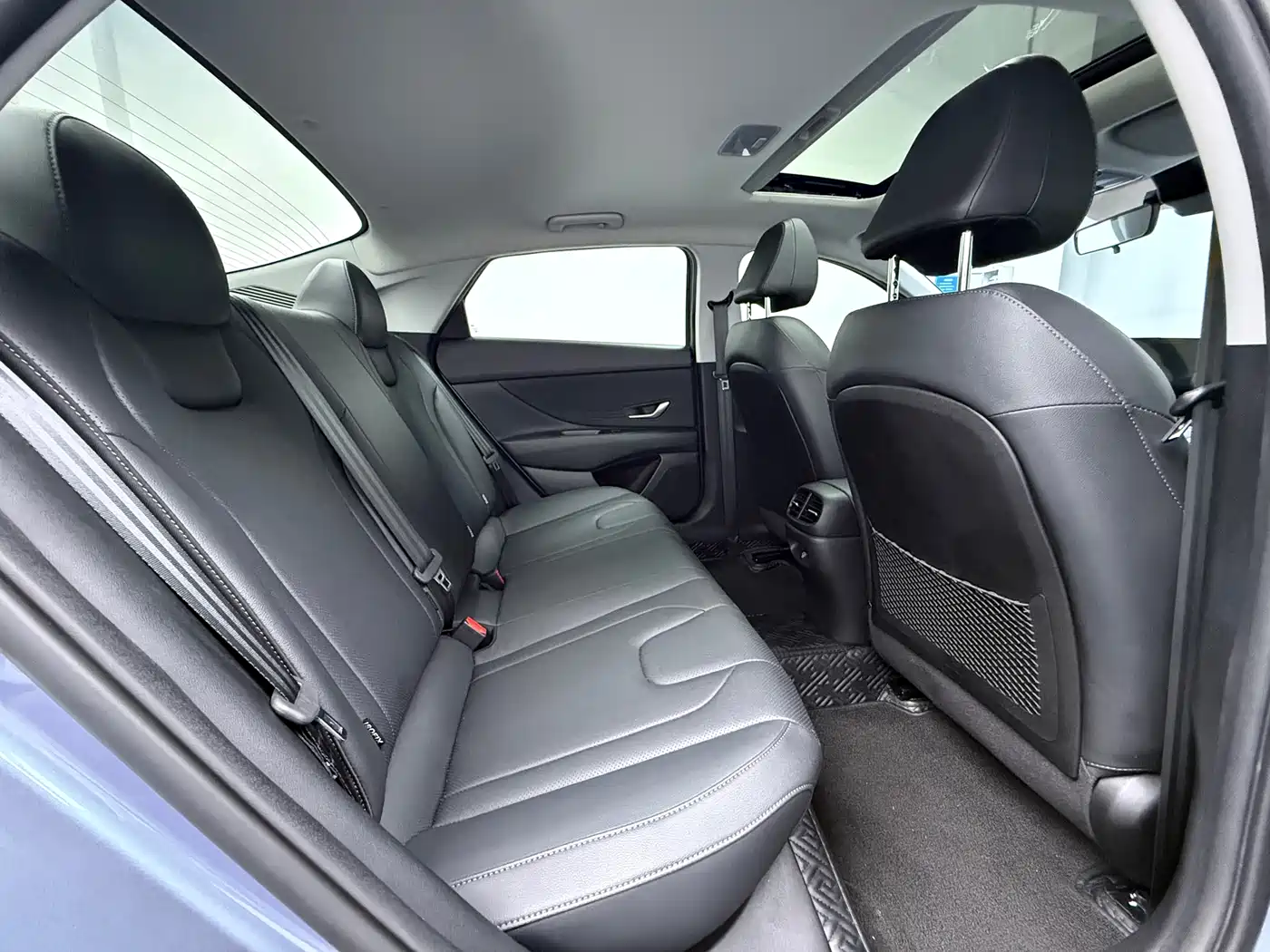 Hyundai Elantra 2023 Model 1.5L CVT LUX Premium Edition фото 10
