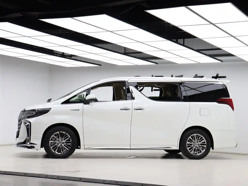 Toyota Alphard 2023 Dual Hybrid 2.5L Ultimate Gold Edition фото 35