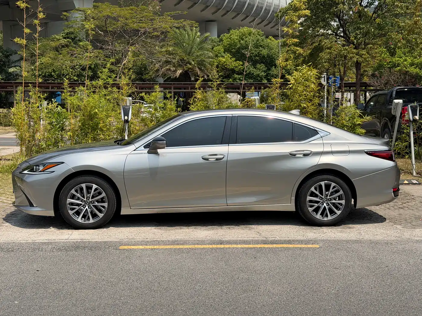 Lexus ES 2022 200 Excellence Edition фото 9