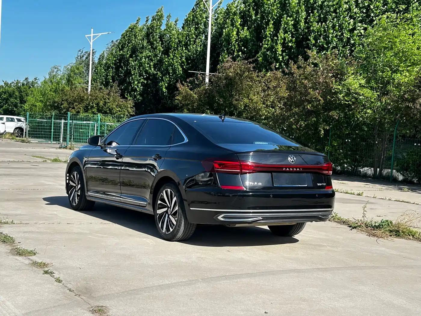 Volkswagen Passat 2022 330TSI Elite Edition фото 5