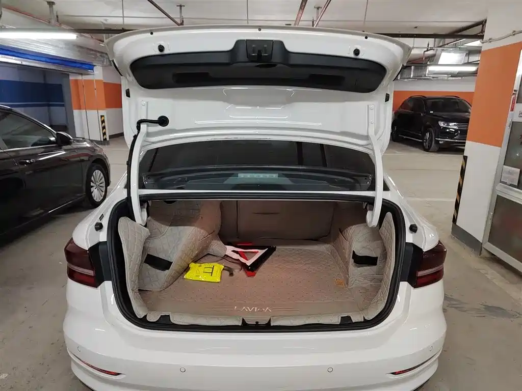 Volkswagen Lavida 2021 1.5L Auto Comfort Edition фото 15