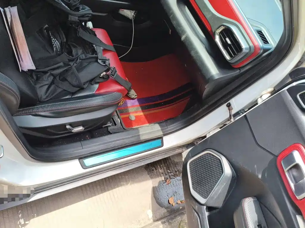 Фото 21 - Geely ICON