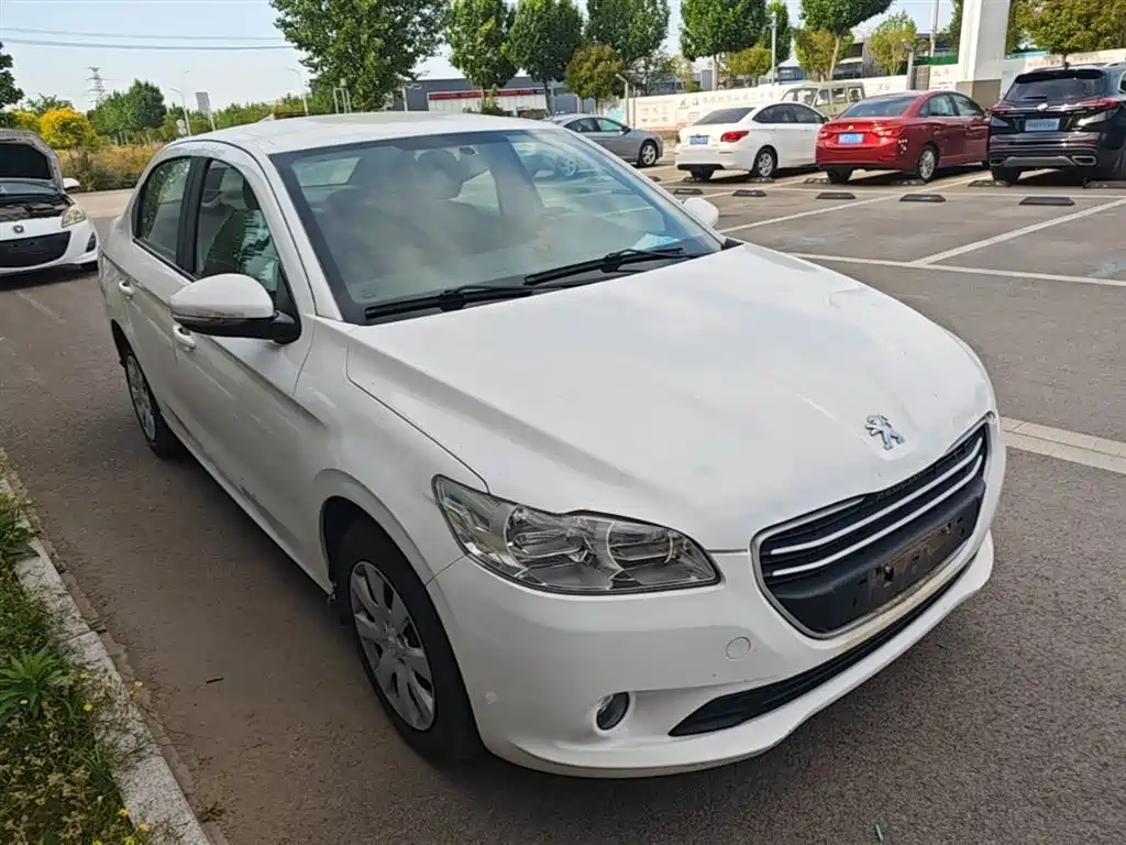 Peugeot 301 2014 1.6L Manual Comfort Edition фото 4