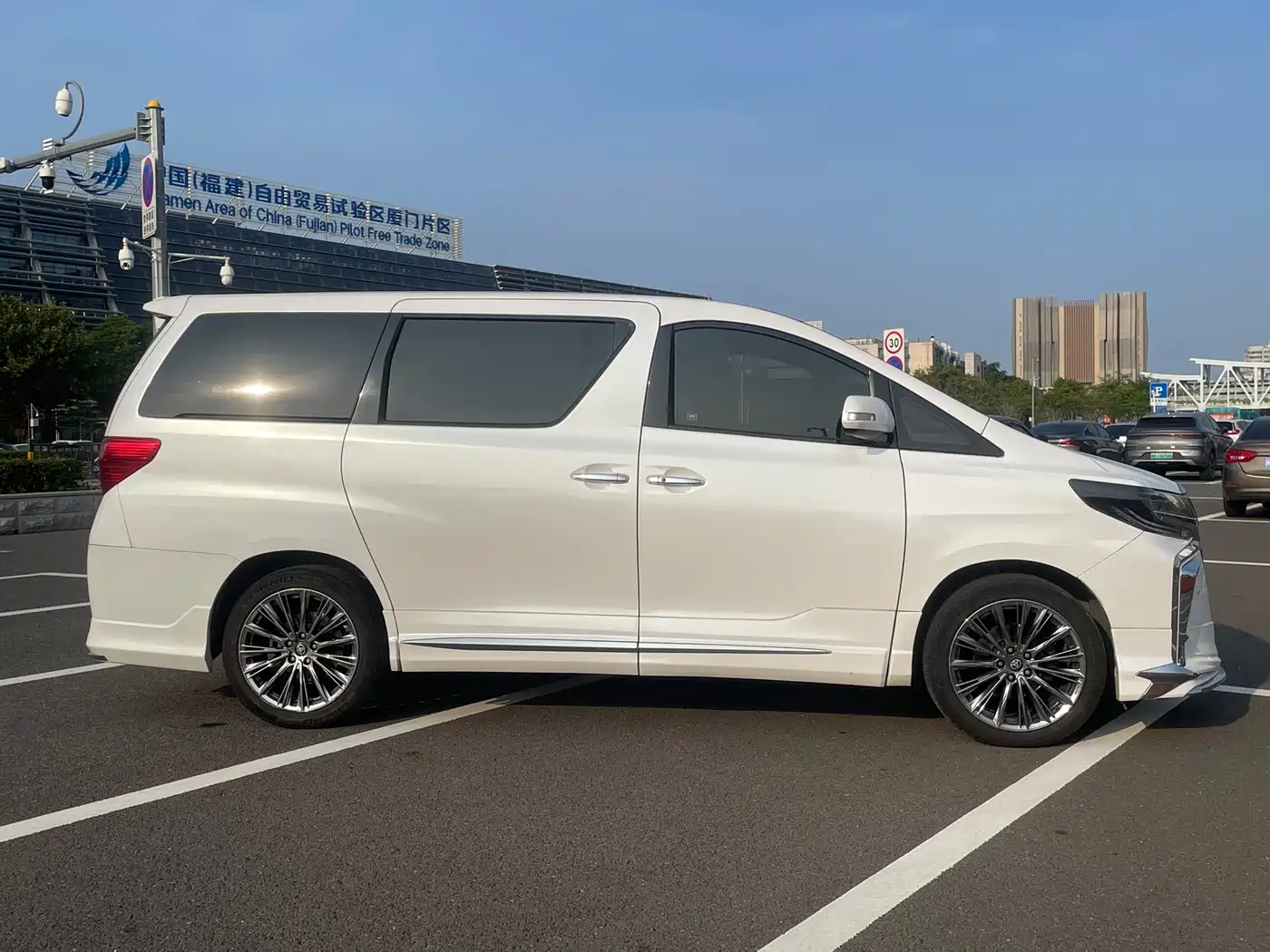 Toyota Alphard 2012 3.5L Luxury Edition фото 4