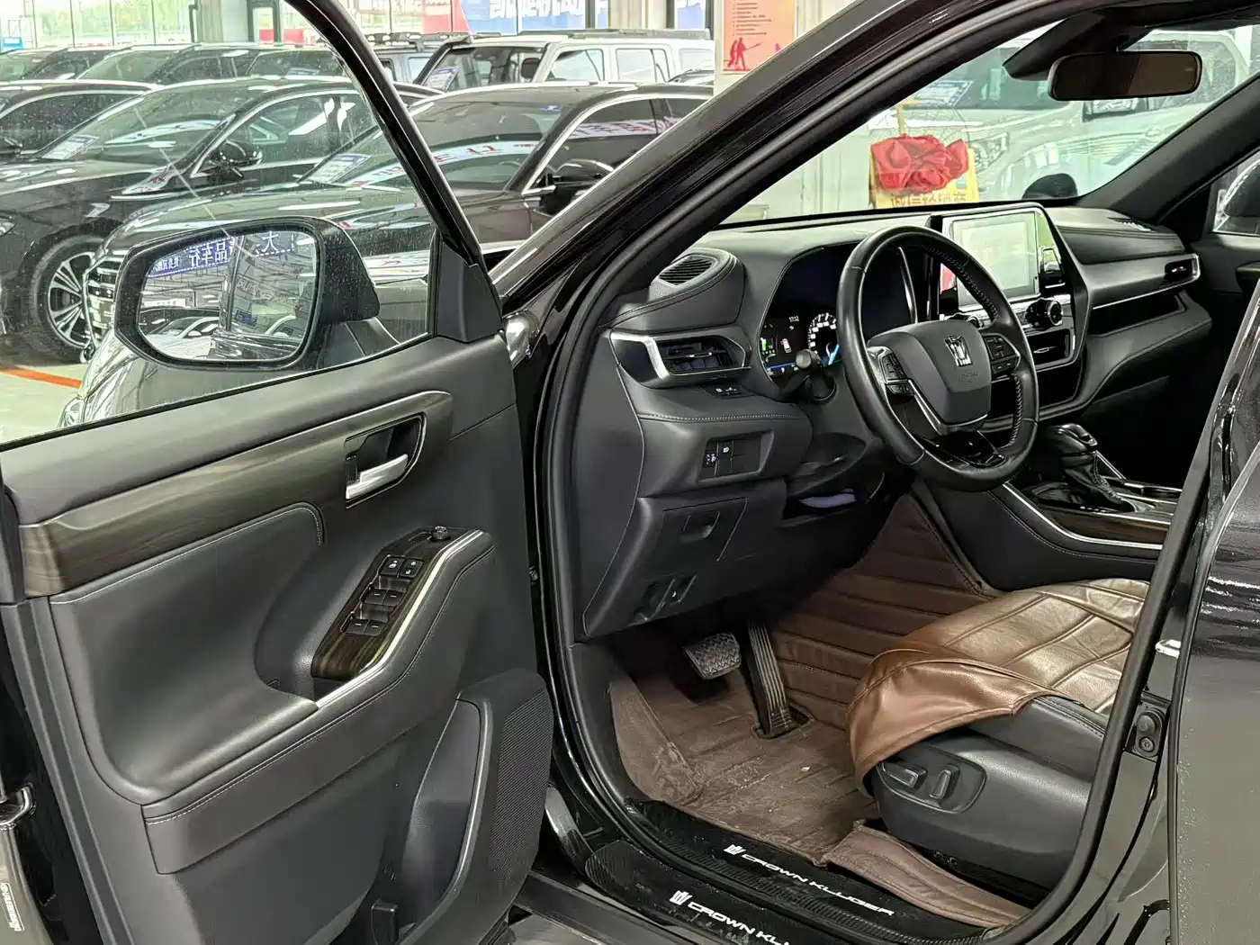 Toyota Crown Kluger 2022 2.5L HEV 4WD Luxury Edition фото 8