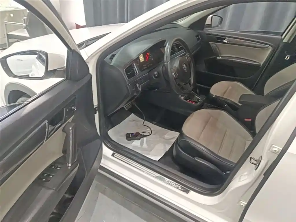 Volkswagen Gran Lavida 2014 1.6L Auto фото 16