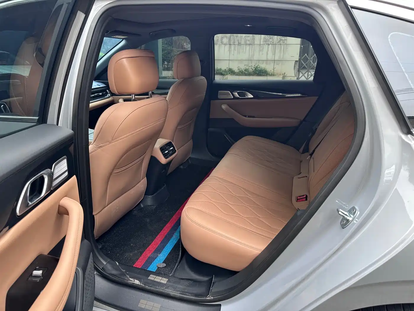 Geely Galaxy Galaxy A7 2025 EM-i 70km Luxury Edition фото 8