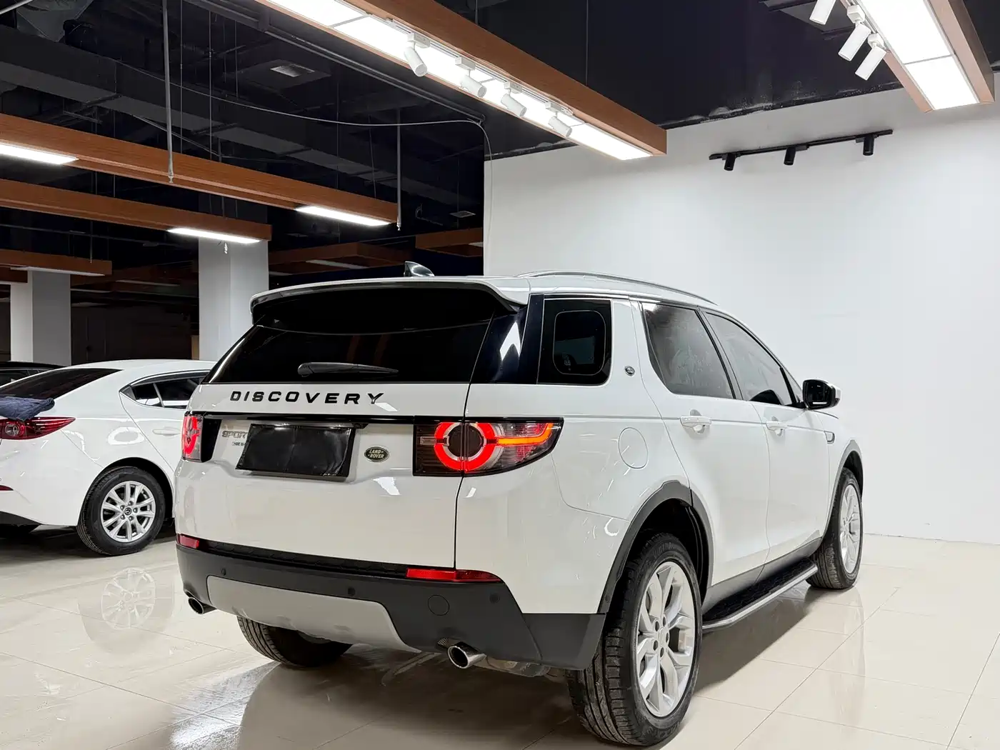 Land Rover Discovery Sport 2018 240PS HSE Edition фото 5