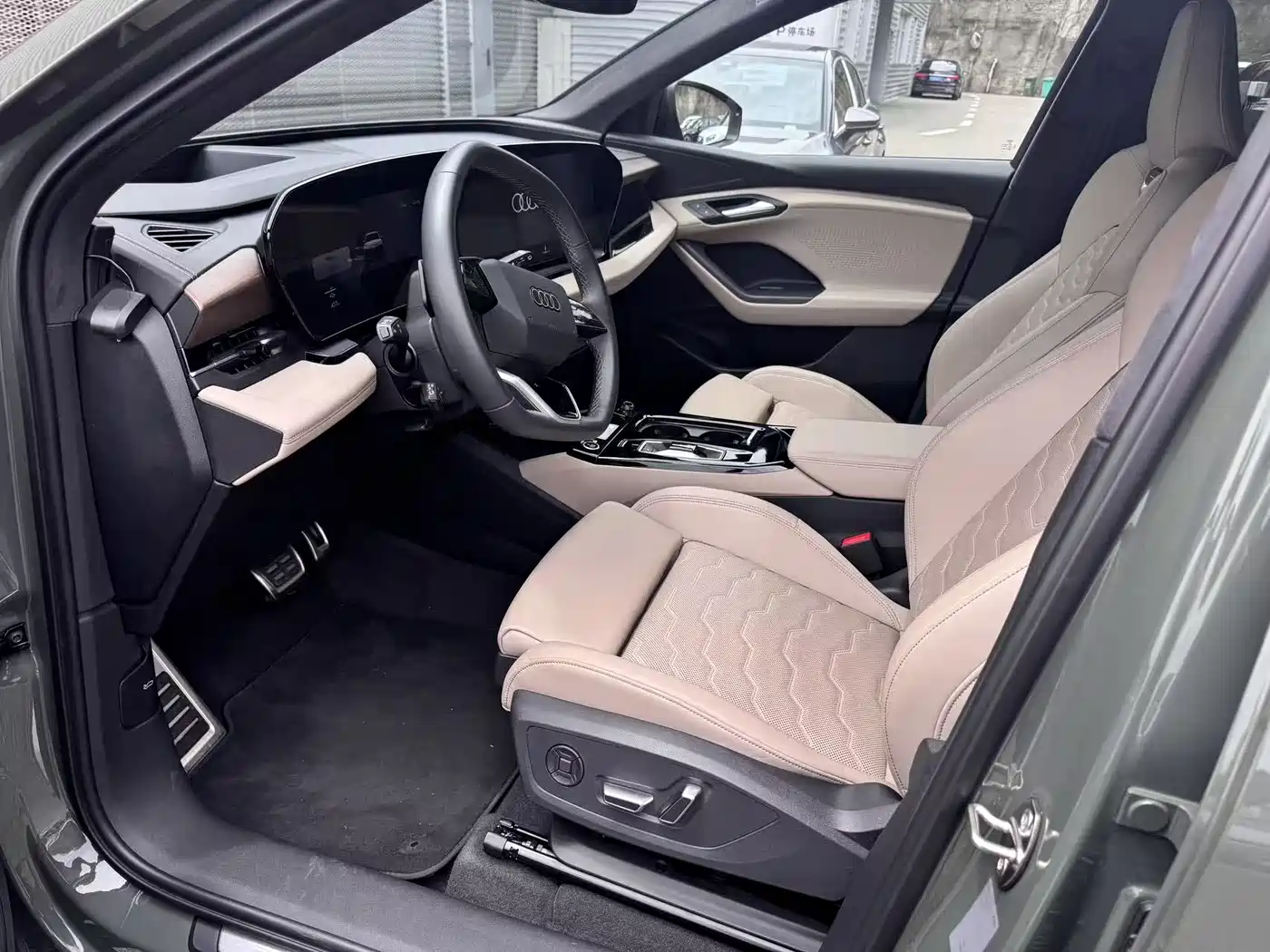 Audi Q6L e-tron 2025 Model Pioneer Edition фото 11