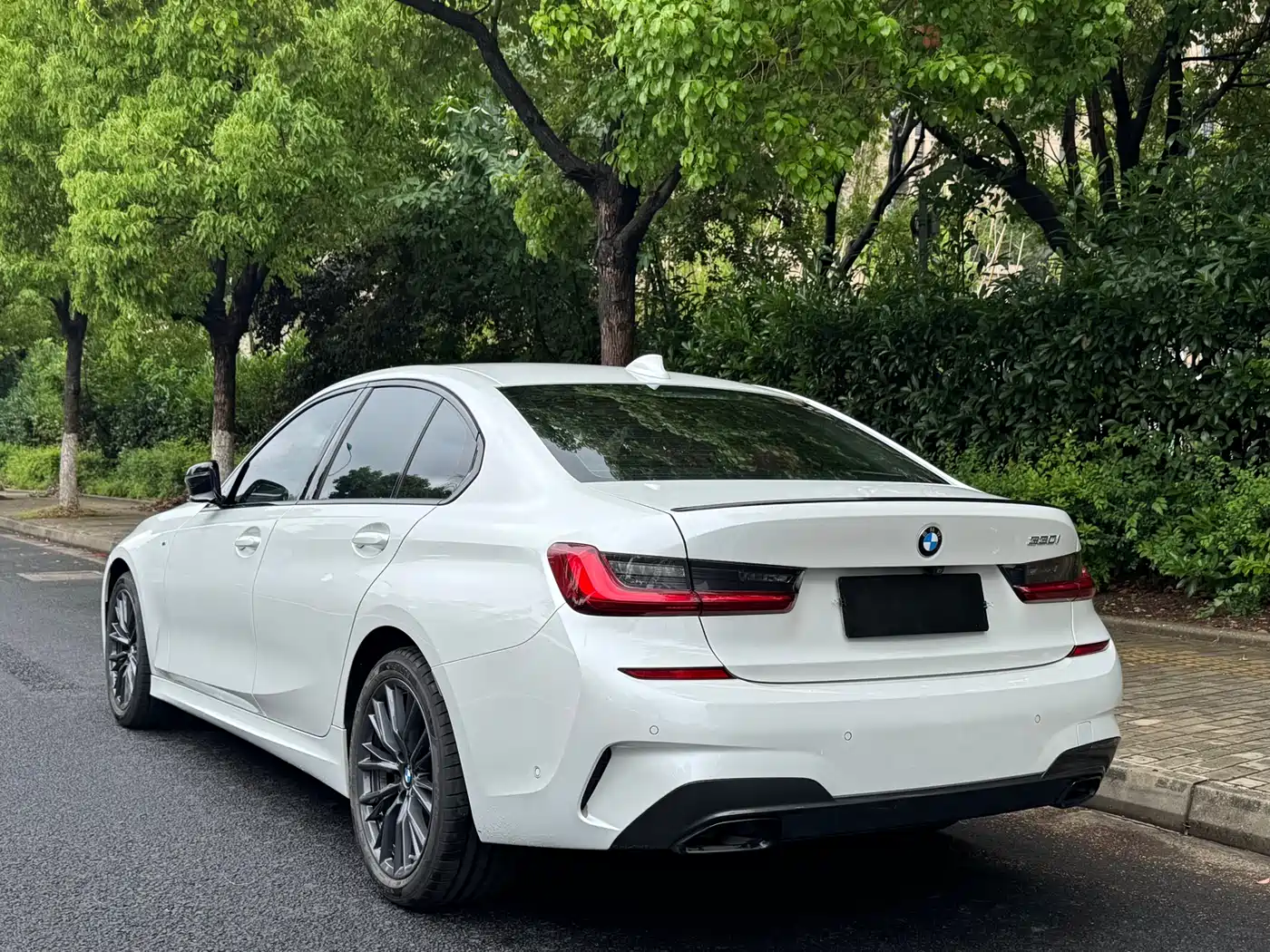 BMW 3 Series 2022 330i M Sport Shadow Edition фото 4