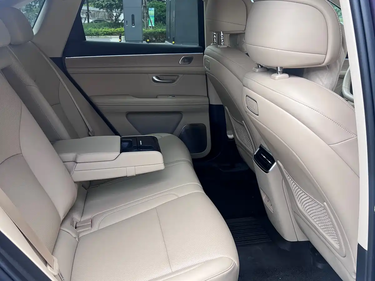 AITO Wenjie AITO M5 2025 Extended Range Ultra AWD фото 18