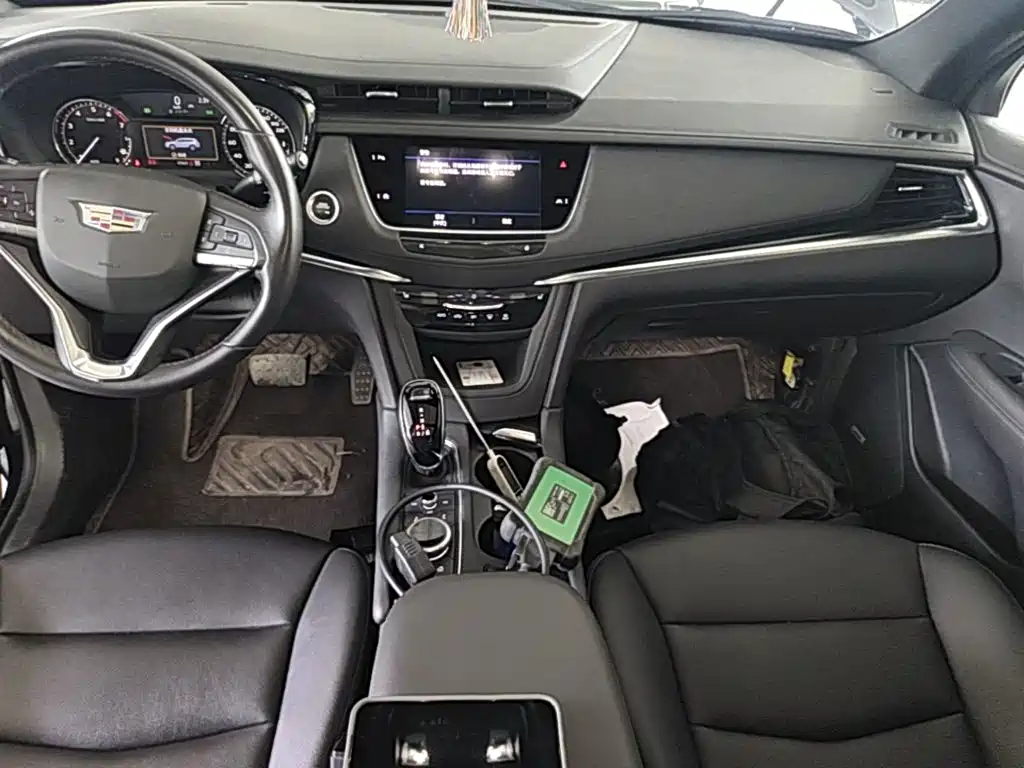 CADILLAC XT6