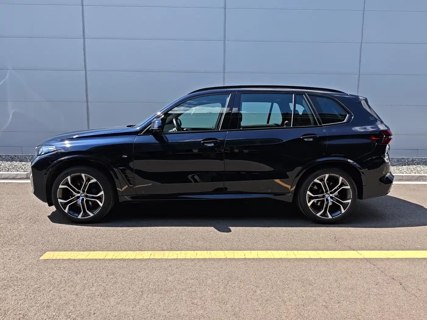 BMW X5 2025 Model xDrive 40Li Exclusive M Sport Blackout Package фото 5