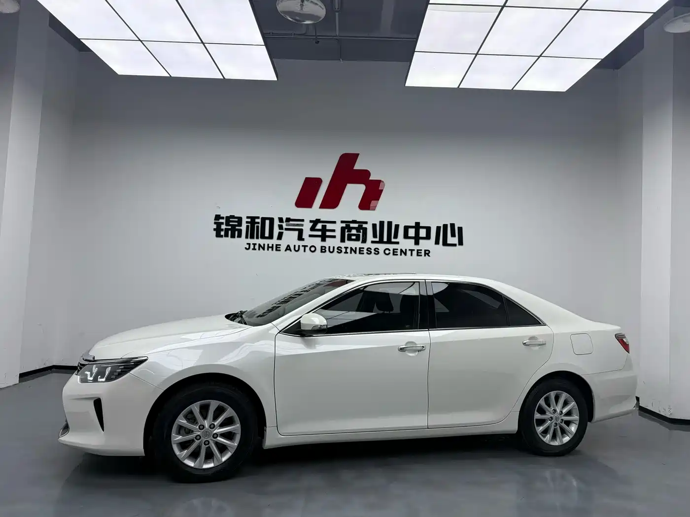 Toyota Camry 2015 2.0G Leading Edition фото 5