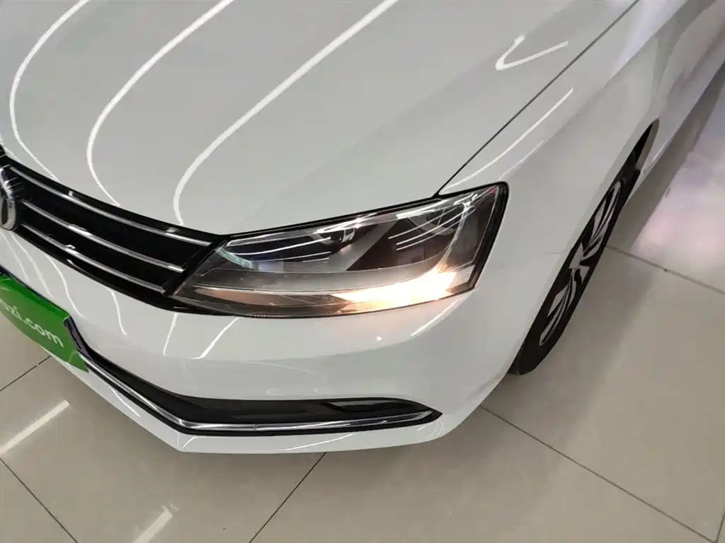Volkswagen Sagitar 2017 1.6L Automatic Comfort фото 24