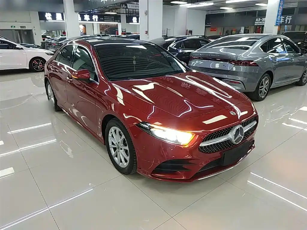 Mercedes-Benz A-Class 2019 A 200 L Sport Sedan фото 4