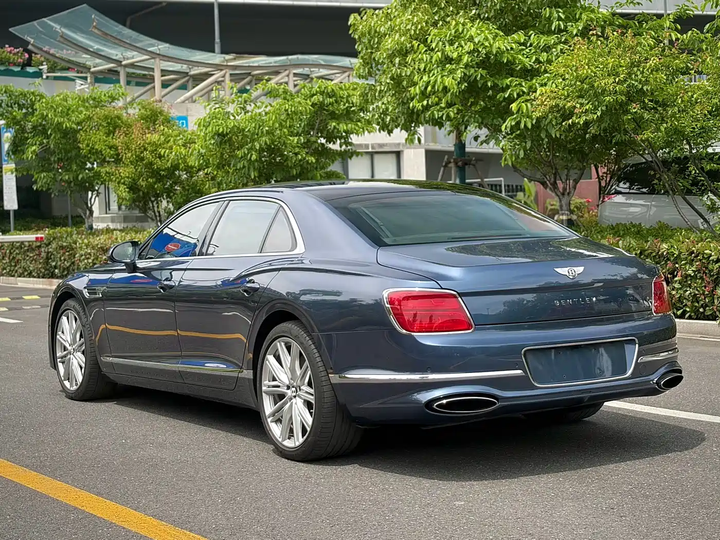 Bentley Flying Spur 2021 4.0T V8 Standard Version фото 4