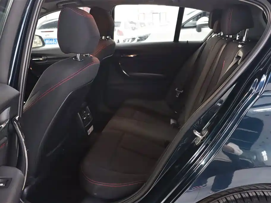 BMW 1 Series (Import) 2013 Facelift 118i Sport Model фото 5