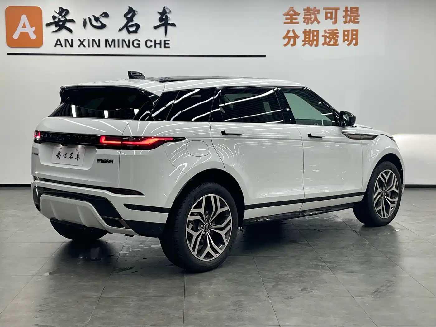 Land Rover Range Rover Evoque 2026 Range Rover Evoque L SE фото 3