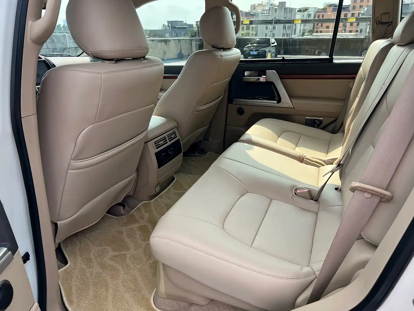 Toyota Land Cruiser (Import) 2015 4.6L V8 Middle East Limited Edition фото 20