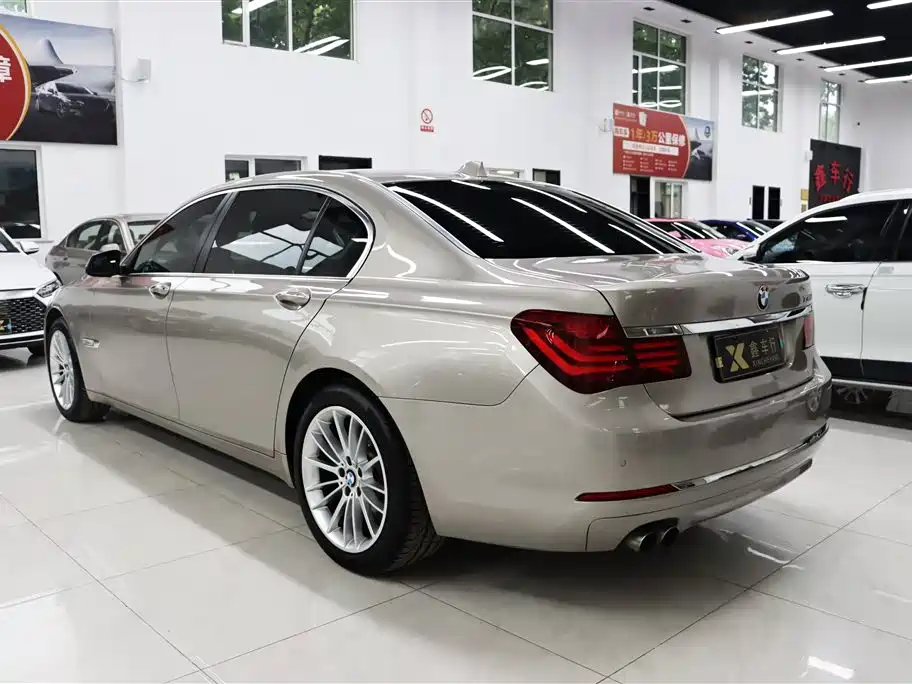 BMW 7 Series 2014 730Li Premium фото 6