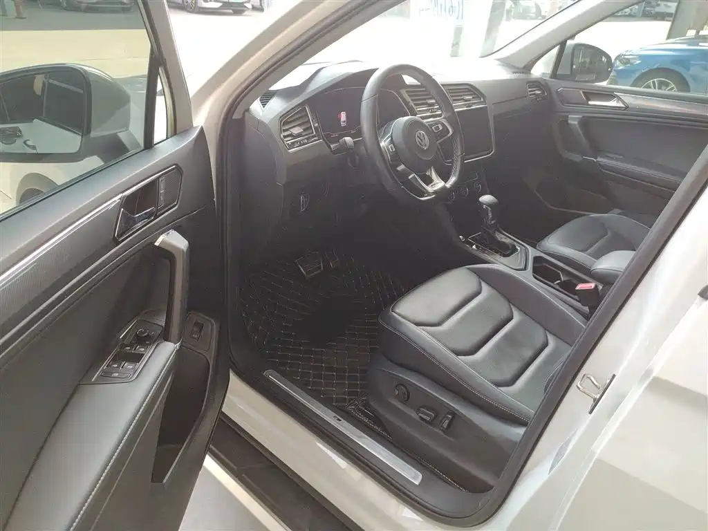 Volkswagen Tiguan L 2020 330TSI Auto 2WD R-Line Flagship China VI фото 16