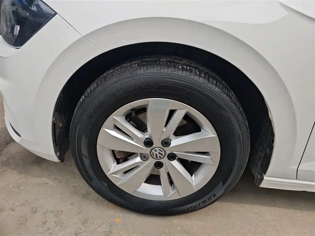 Volkswagen Polo 2019 Plus 1.5L Automatic Panorama Enjoyment Edition фото 25