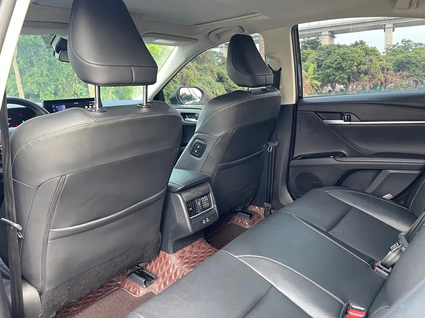 Toyota Camry 2024 Hybrid 2.0HGVP Luxury Edition фото 26