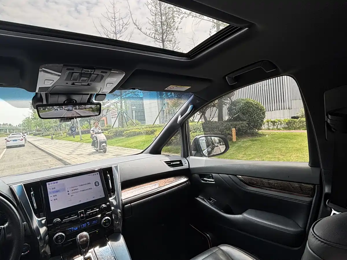 Toyota Alphard 2021 Hybrid 2.5L Premium фото 15