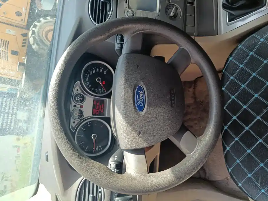 Фото 15 - Ford Focus