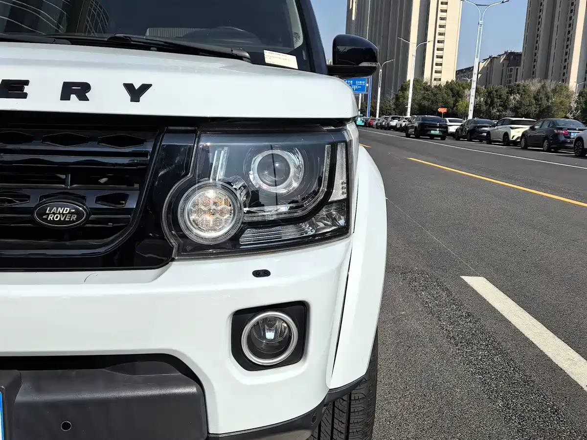 Land Rover Discovery 2015 3.0 SC V6 SE фото 21