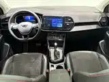 Photo 11 - Jetta VS7