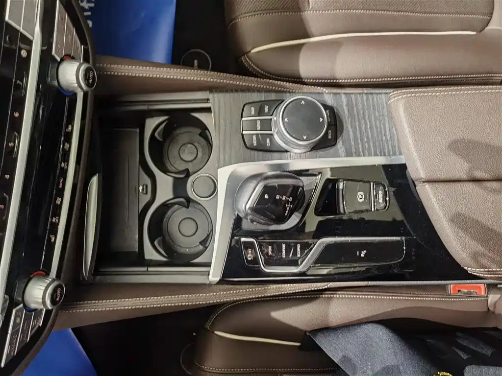 BMW 5 Series 2023 Facelift 530Li Leading M Sport Package фото 11