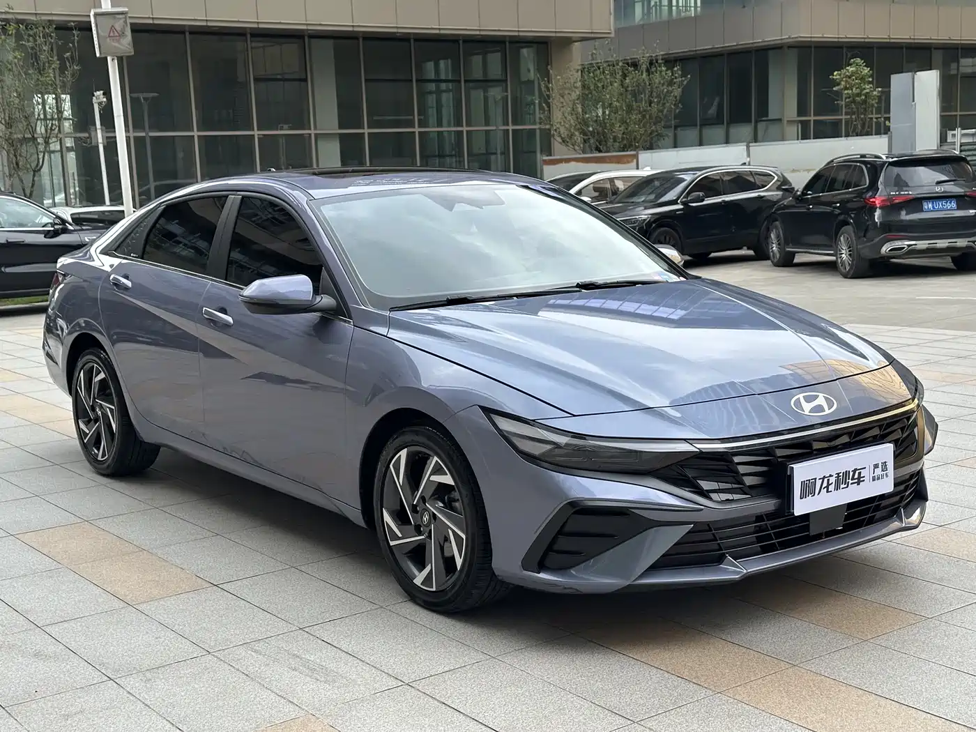 Hyundai Elantra 2023 Model 1.5L CVT LUX Premium Edition фото 11