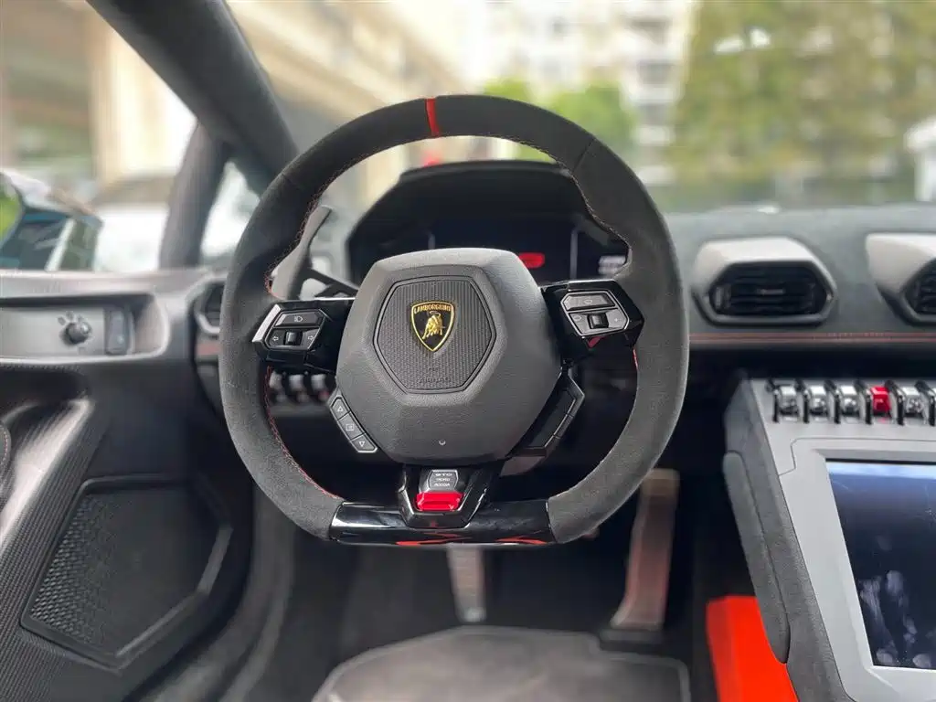 LAMBORGHINI HURACÁN
