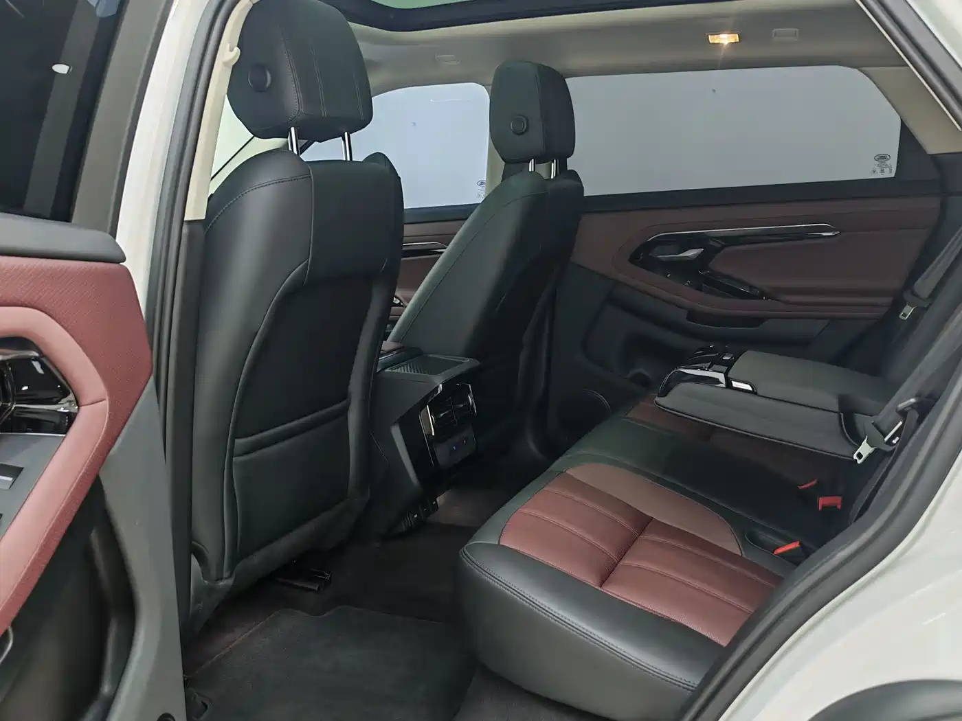 Land Rover Range Rover Evoque 2021 Range Rover Evoque L 249PS R-Dynamic S Performance Edition фото 9