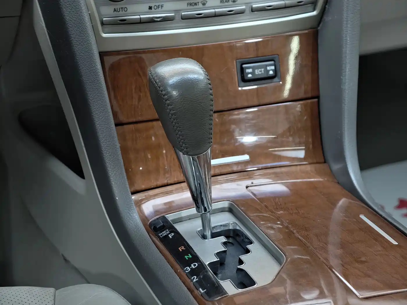 Toyota Camry 2013 200G Classic Luxury Edition фото 23
