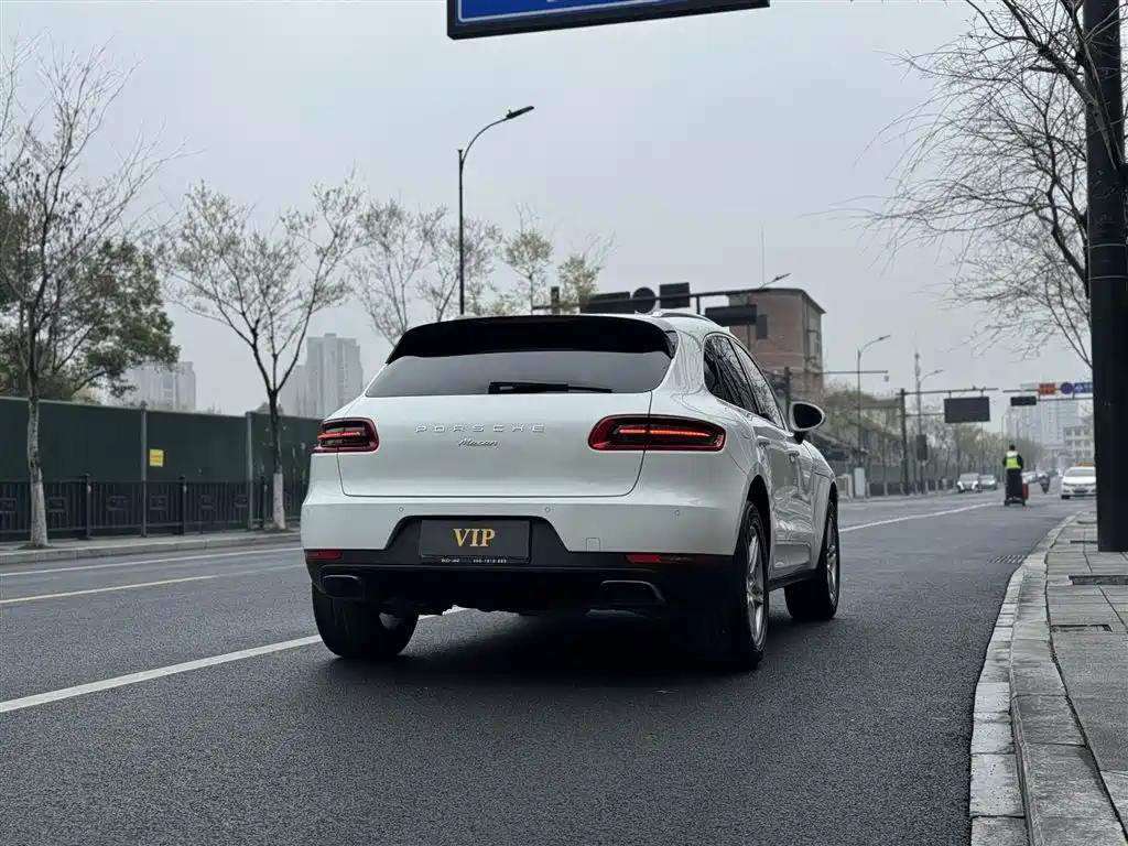Porsche Macan 2017 Macan 2.0T фото 22