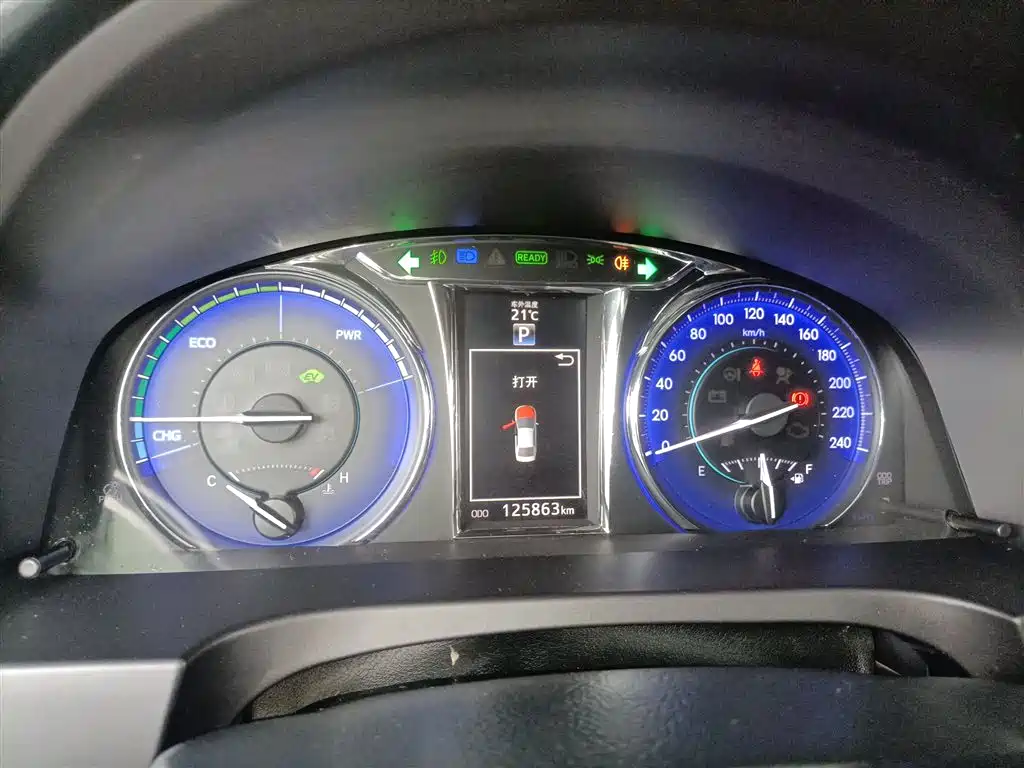 Toyota Camry 2016 Hybrid 2.5HG 10th Anniversary Luxury Navigation Edition фото 8