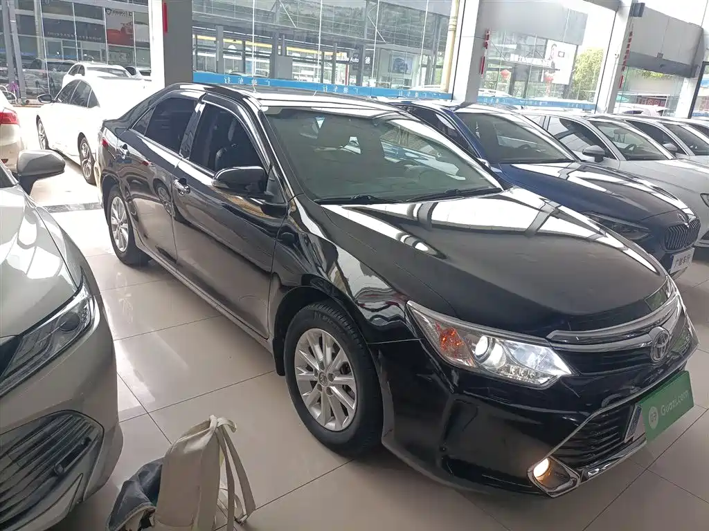 Toyota Camry 2016 Hybrid 2.5HG 10th Anniversary Luxury Navigation Edition фото 23