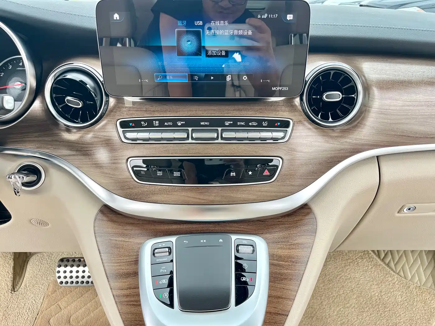 Mercedes-Benz V-Class 2021 V 260 L Long Wheelbase Premium Edition фото 14