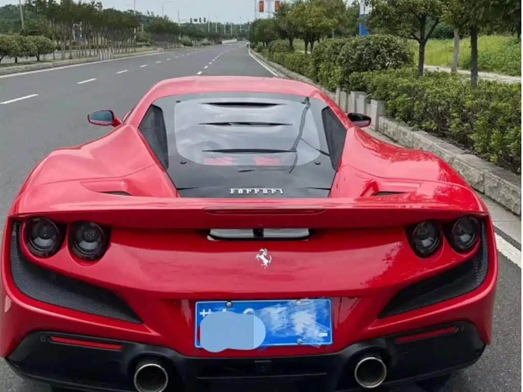 FERRARI F8