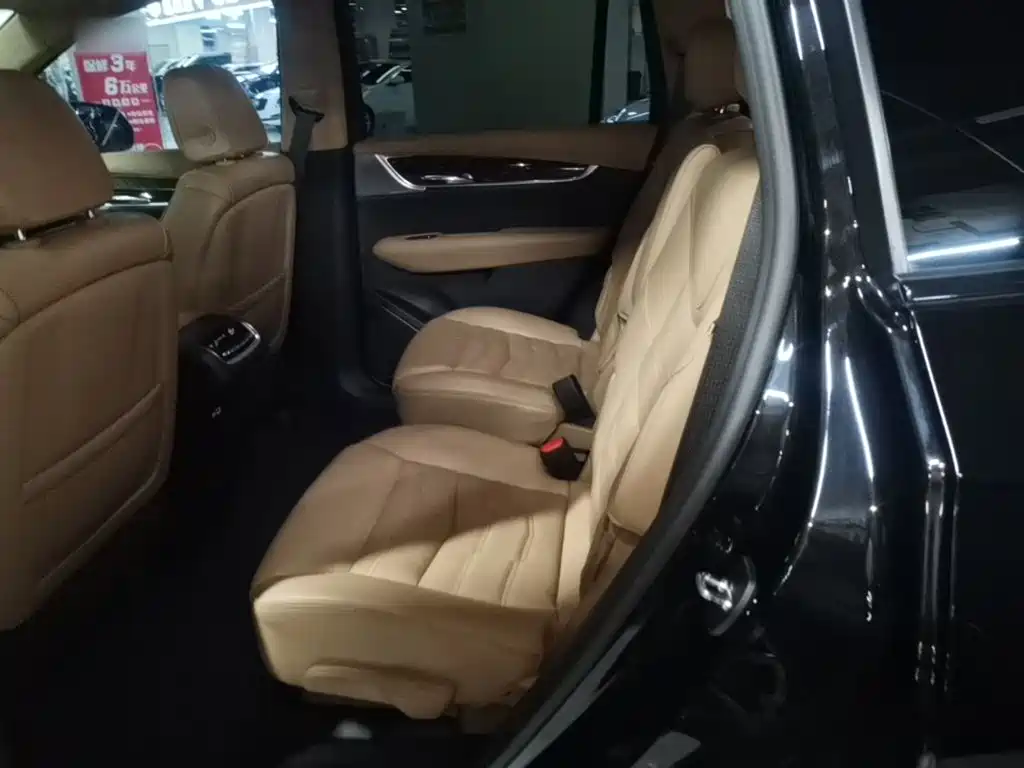 CADILLAC XT6