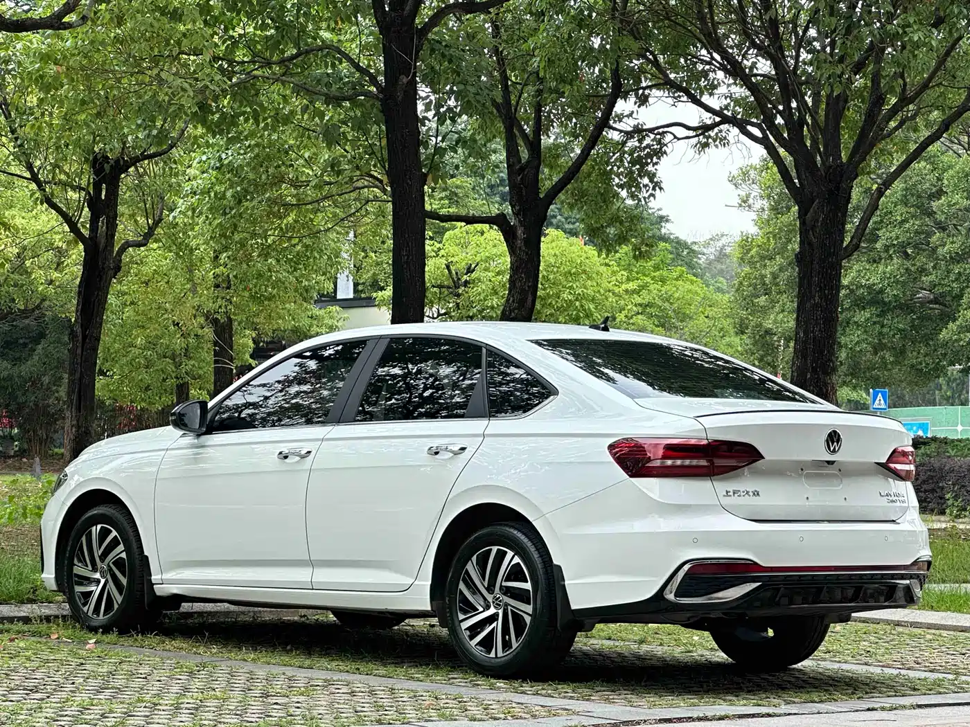 Volkswagen Lavida 2023 280TSI DSG Starlight Comfort Edition фото 13