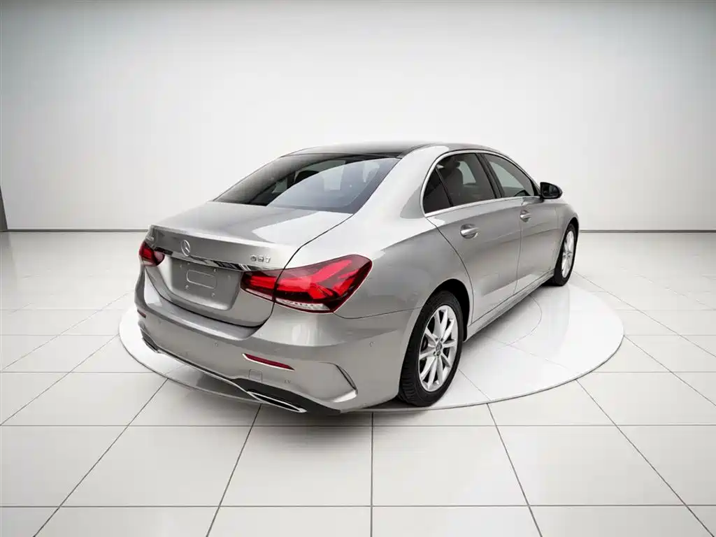 Mercedes-Benz A-Class 2021 A 200 L Sport Sedan Fashion Edition фото 5