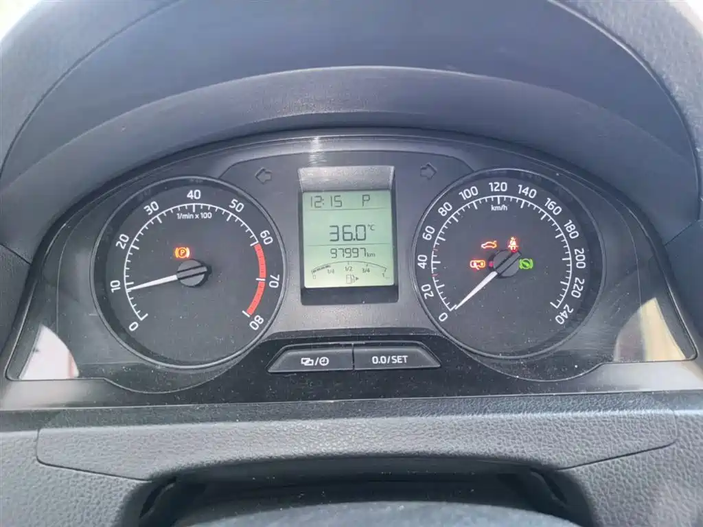 Škoda Rapid 2016 1.6L Automatic Forward Edition фото 12